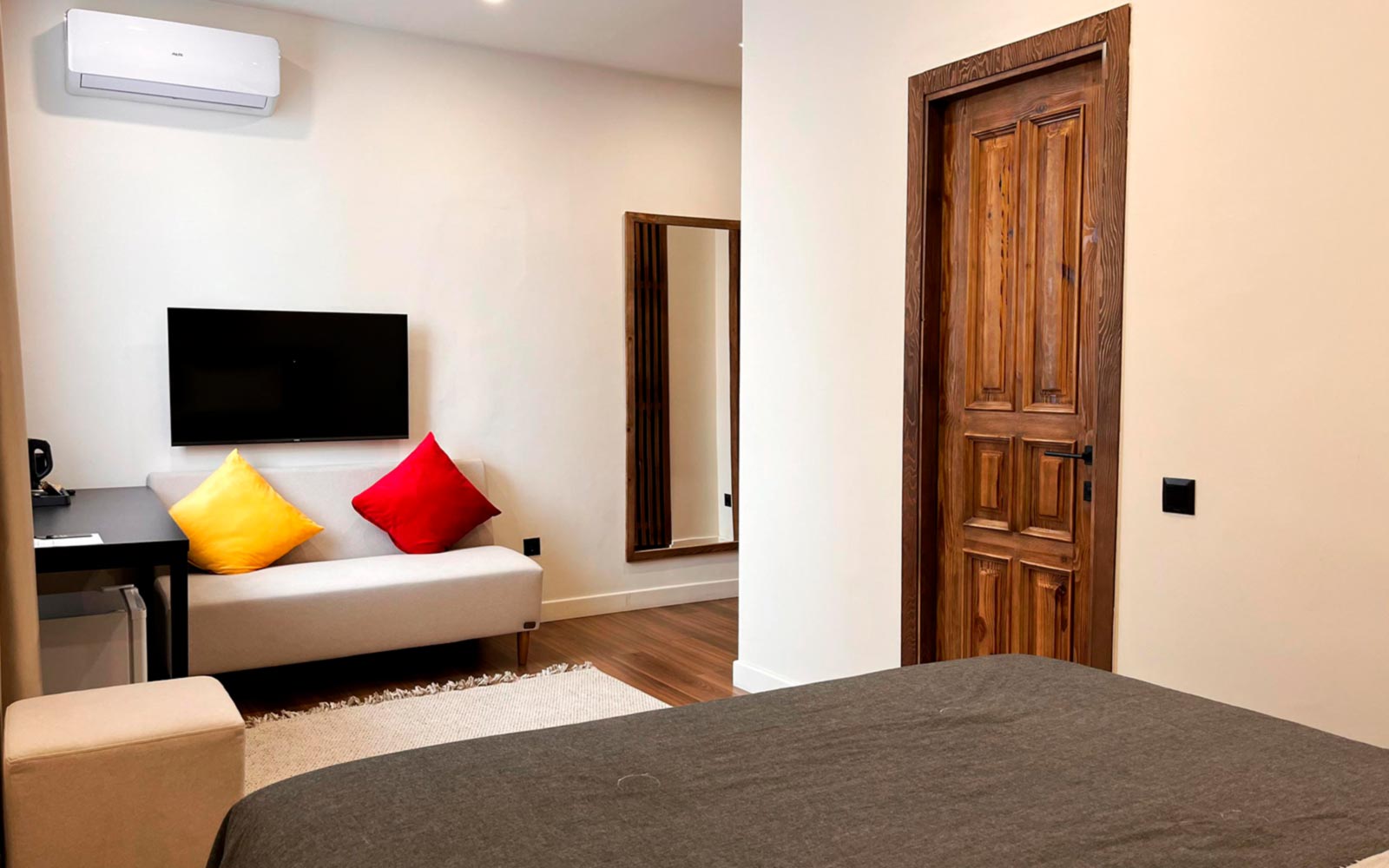 Double Room — Photo 2