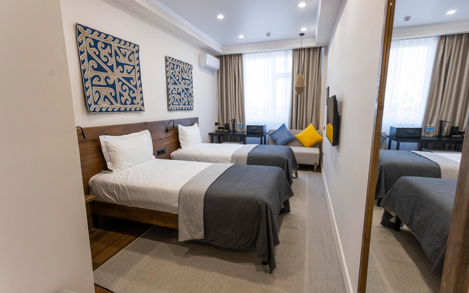 Twin Room — Photo 1